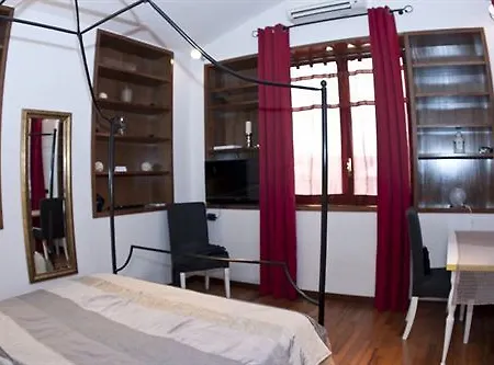 Bed & Breakfast De\u2019 Fiori 2*